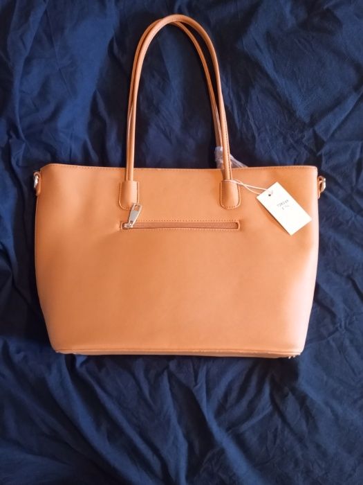 Дамска Кожена Чанта с дълга дръжка