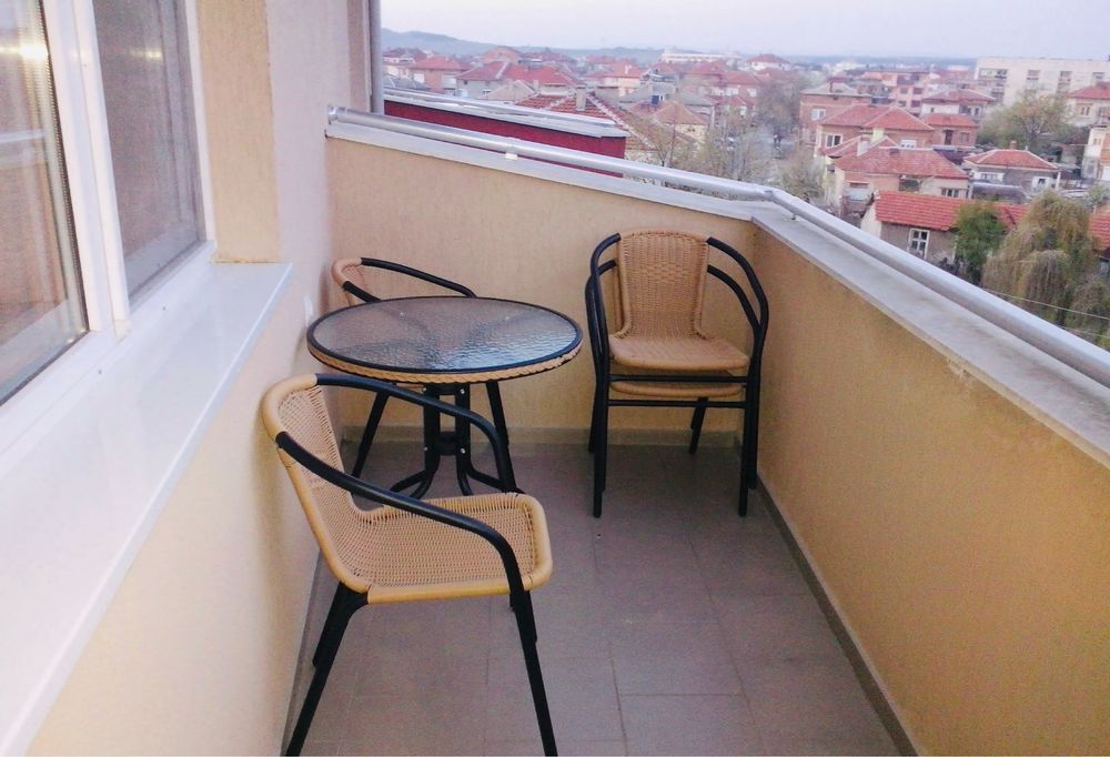 Продавам двустаен обзаведен апартамнент гр.Свиленград 82кв.м