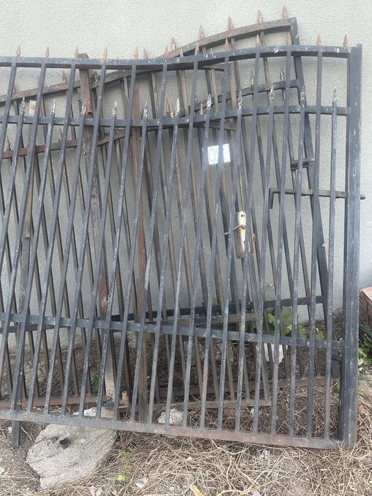 Gard fier forjat cu poarta