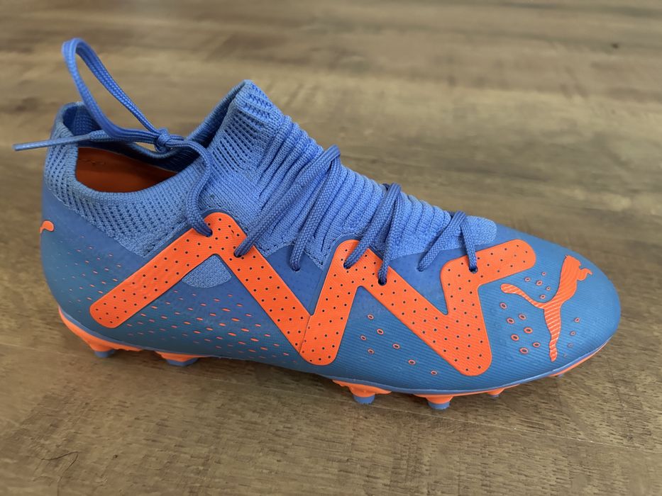 Vând ghete fotbal puma future