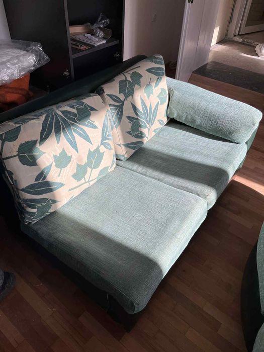 Продавам диван от две части