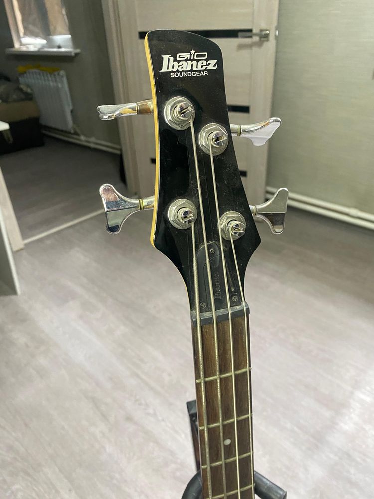 Бас-гитара Ibanez GSR200