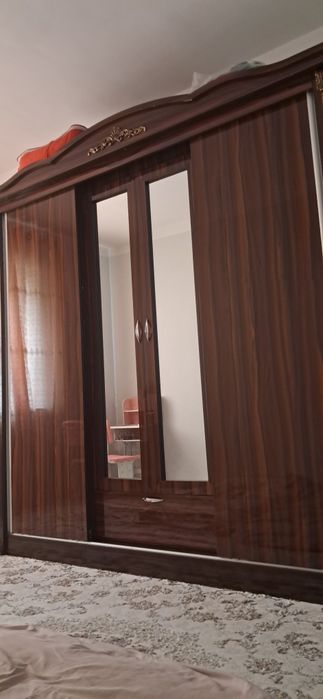 Shkaf va servant sotiladi