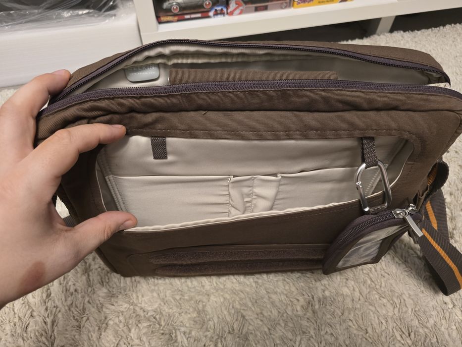 Geanta laptop messenger postas Belkin