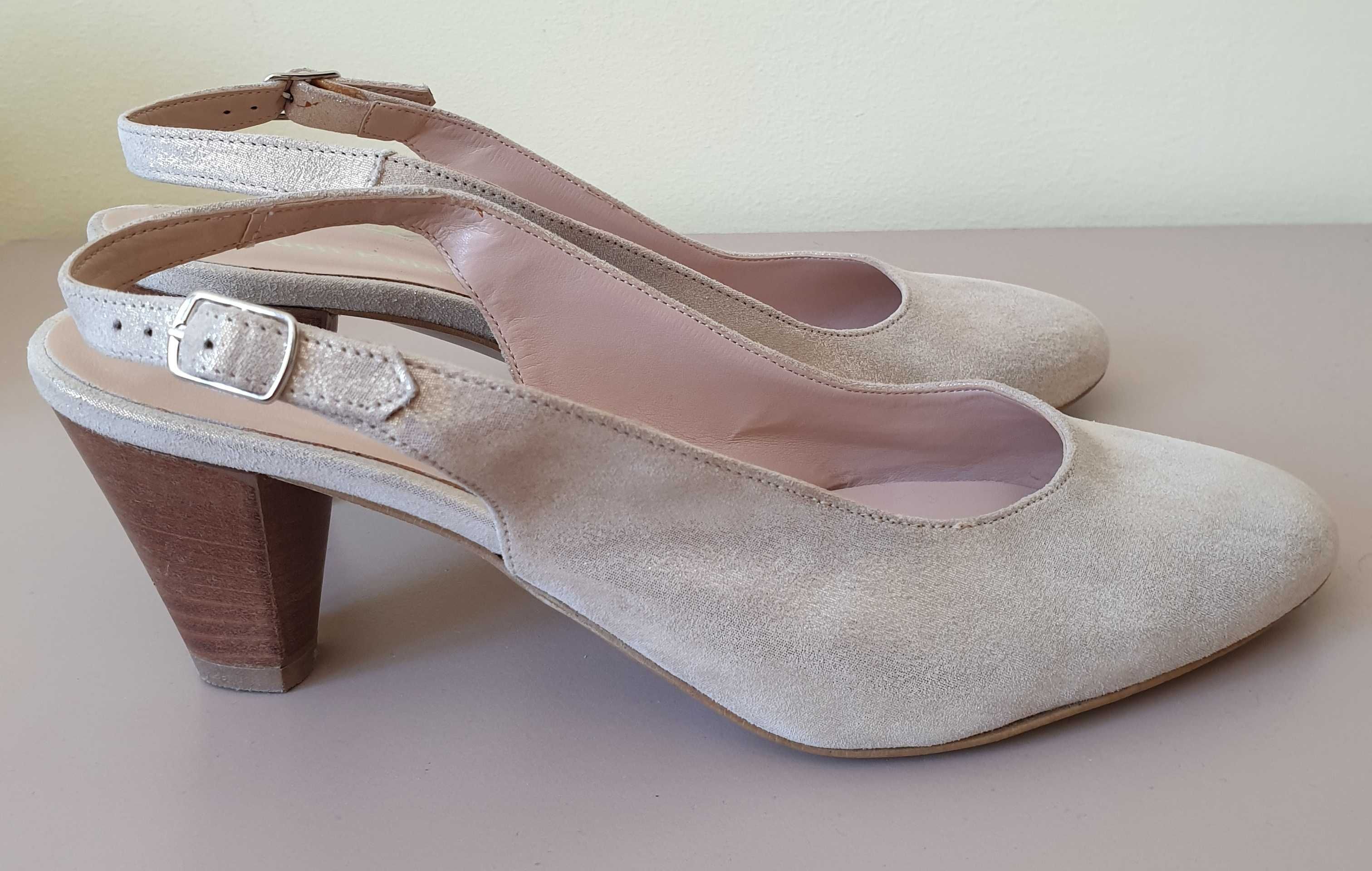 Hush Puppies eлегантни обувки със златист ефект.
