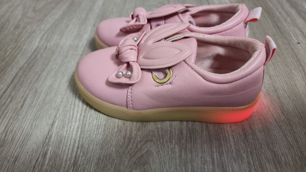 Încălțăminte fetițe nepurtata