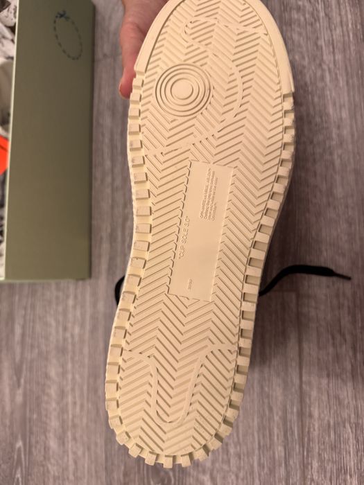 Papuci off white
