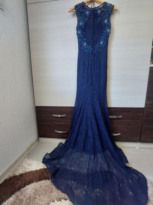 Официална дантелена рокля