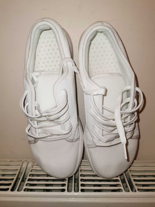 Нови Боси Обувки - 41 Номер, Бели - Унисекс Мъже- Жени