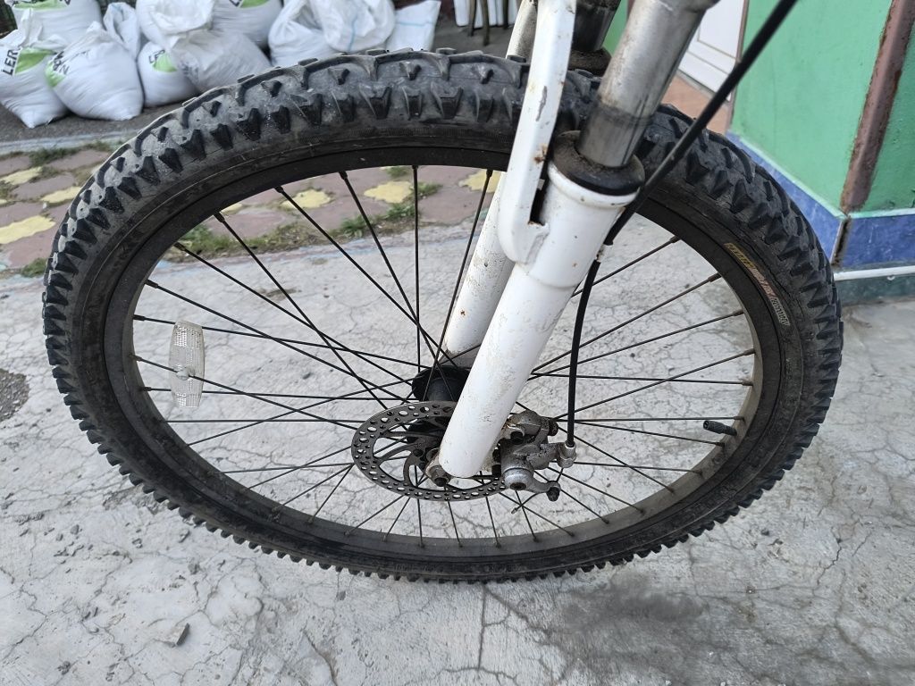 Vând bicicleta roti de 26 , frana pe disc