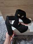 Sandale negre cu toc