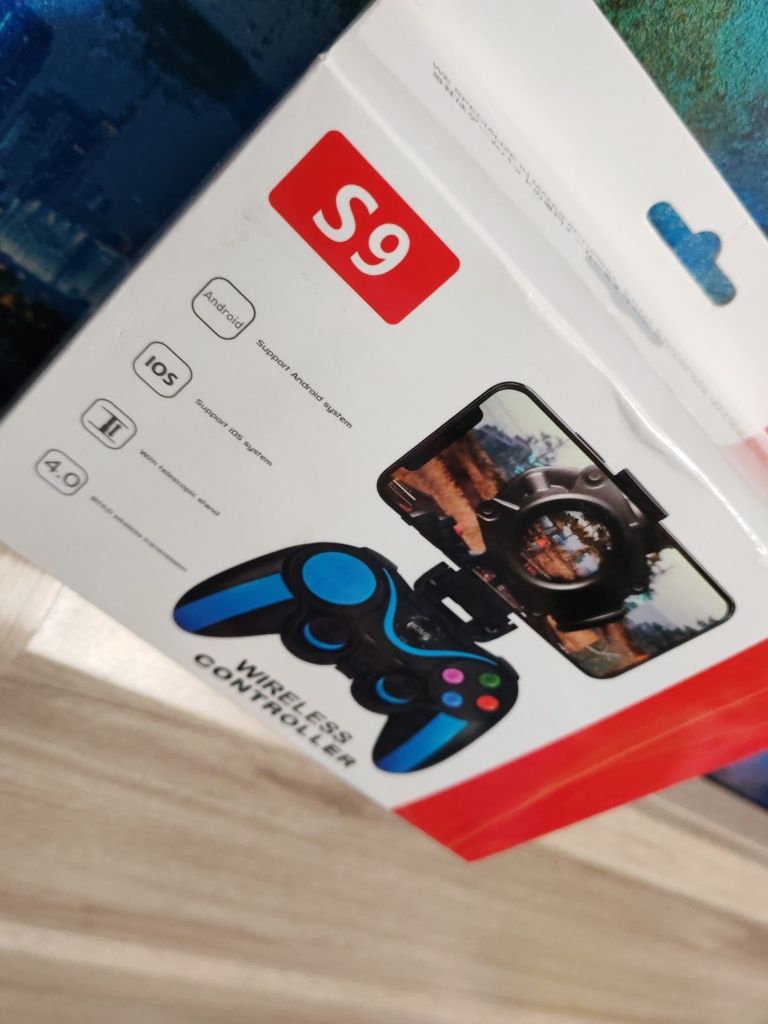 Приставка которая прикрепляется к телефону. Wireless Controller s9.