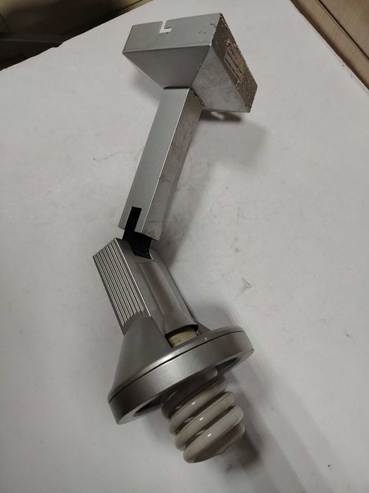 Отдам бесплатно настенный светильник