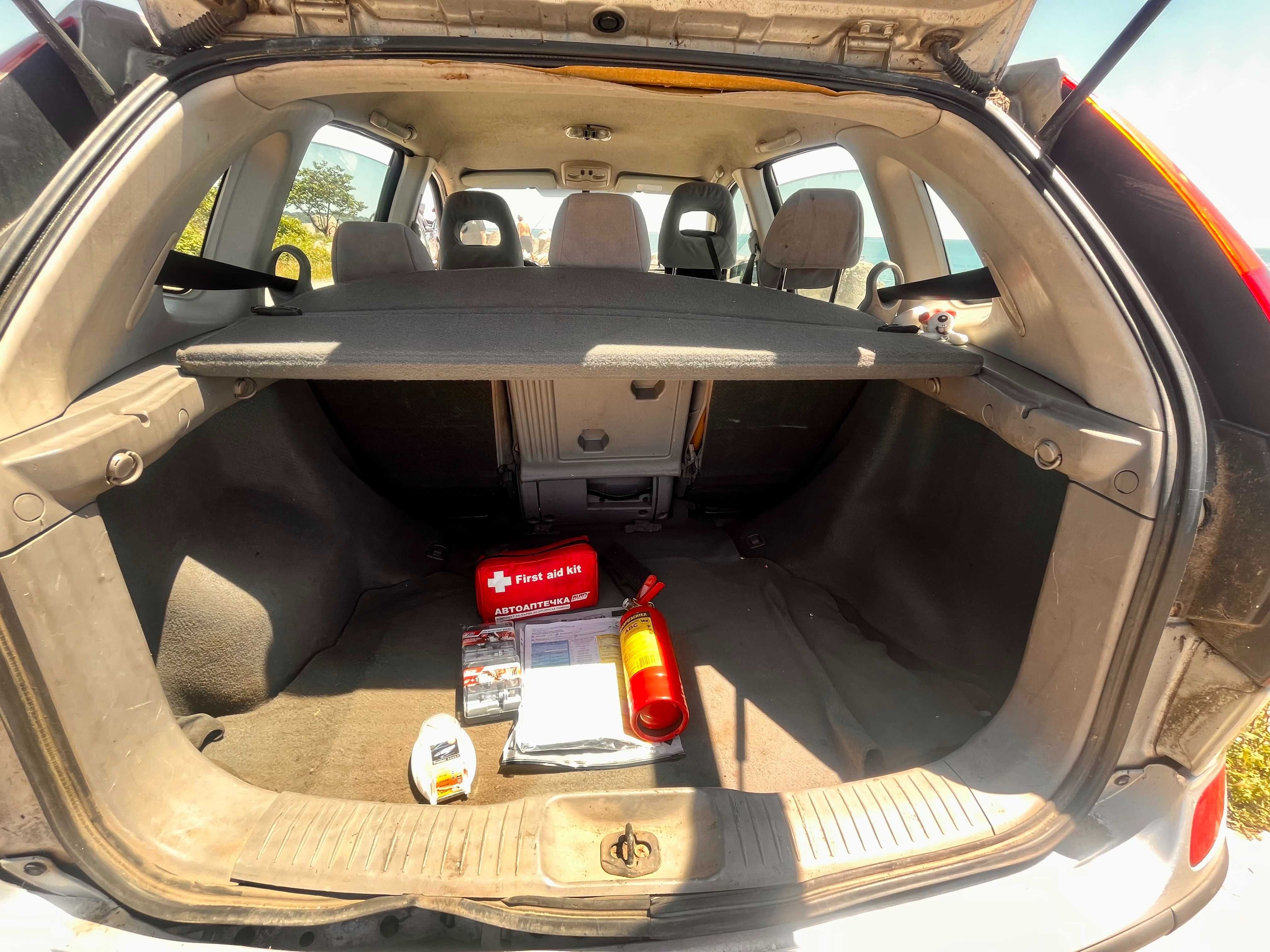 Автомобил NISSAN Almera Tino