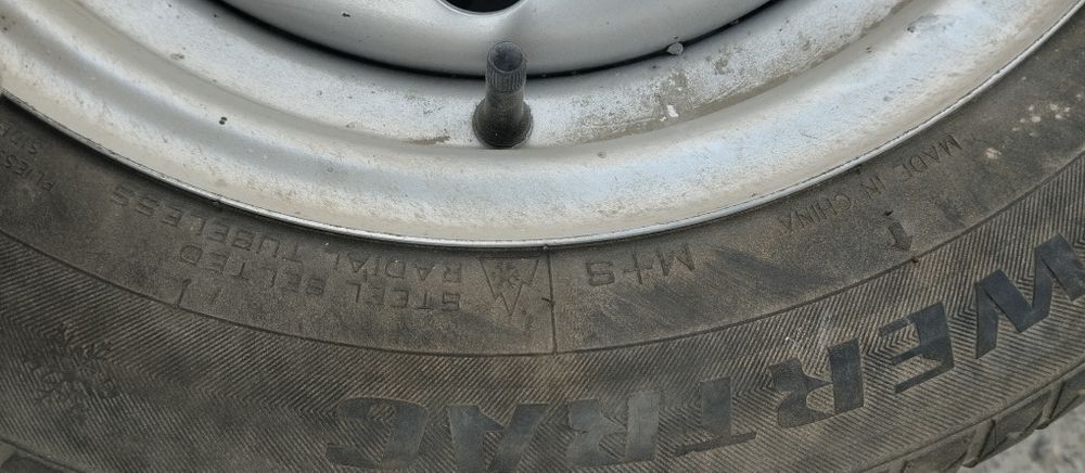 Продам шины в хорошем состоянии! Повертрек!