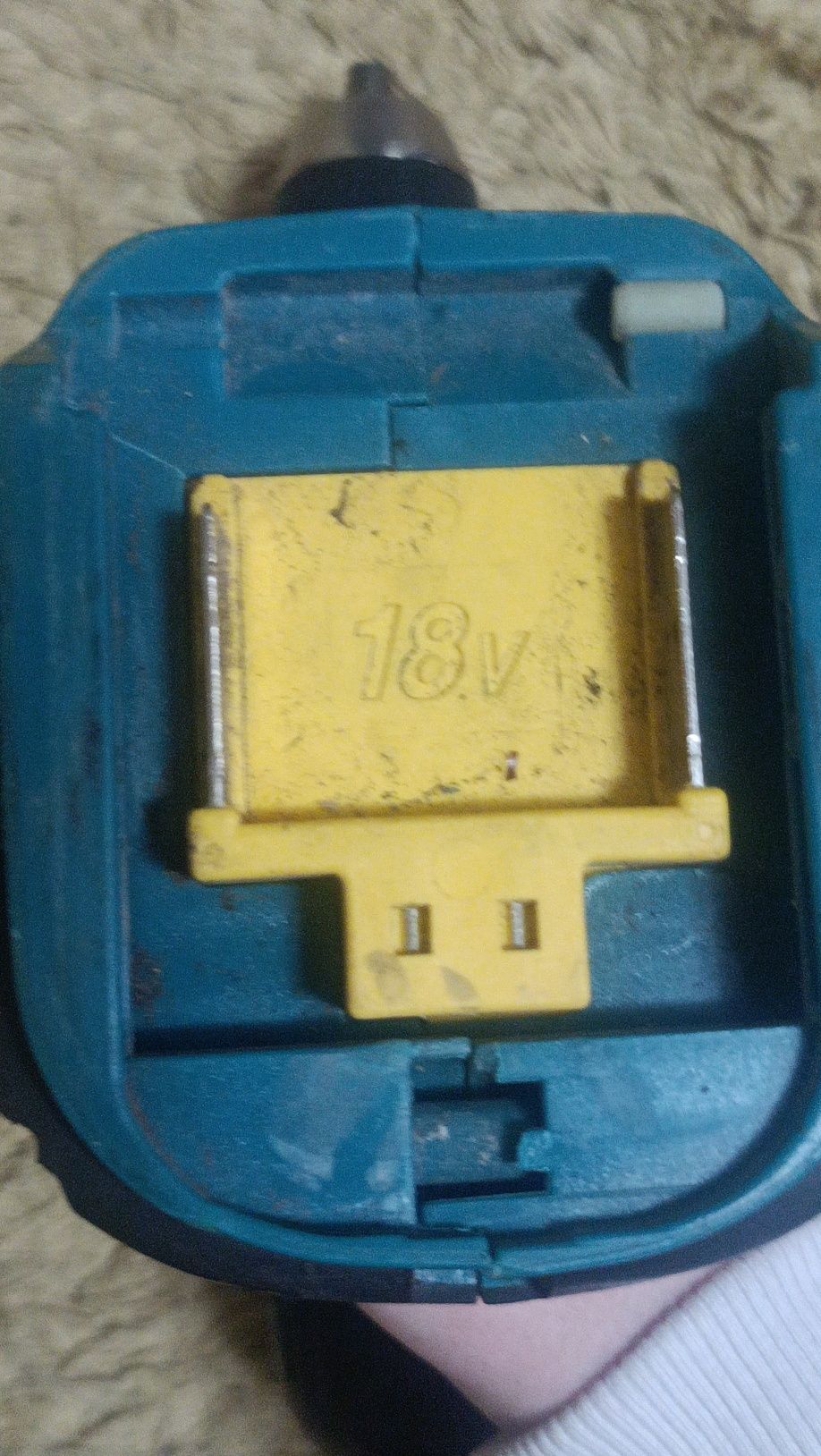 Vând autofiletanta Makita 18 V
