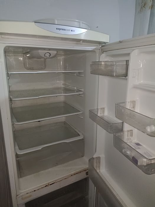 Срочно продам холодильник в рабочем состоянии хорошо морозит