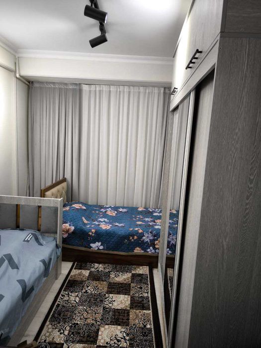 Массив Караташ за ГУМом  Туркуаз 3-комн 8/12 70 м² хороший ремонт