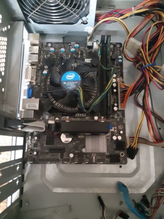 Материнская плата