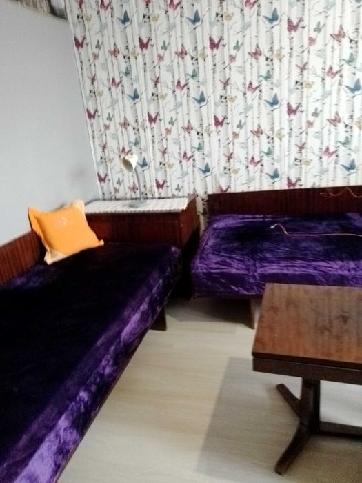 Дава двустаен апартамент под наем в центъра