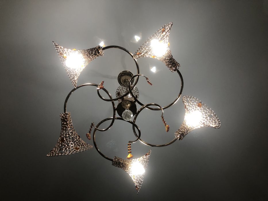 Продается люстра полностью в рабочем состоянии