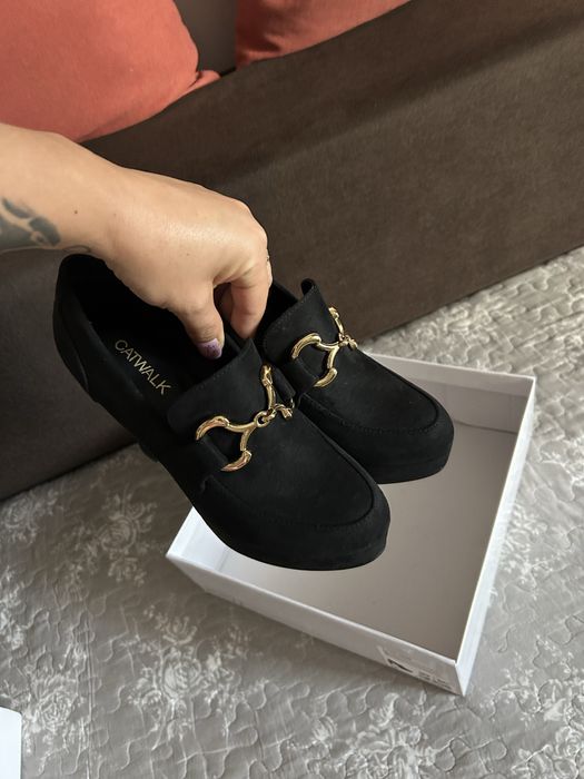 Pantofi catwalk purtați o singura data