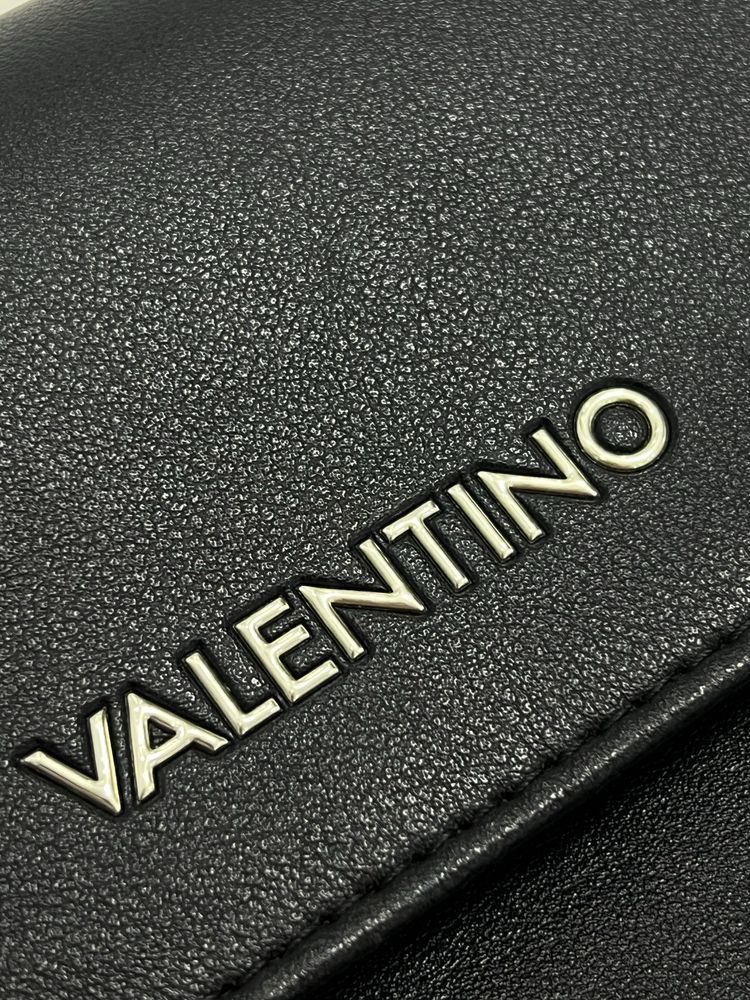 Оригинална чанта Valentino с регулируема презрамка