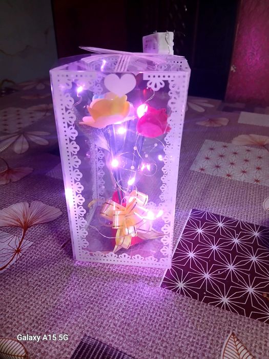 Cutiuta cu trandafiri