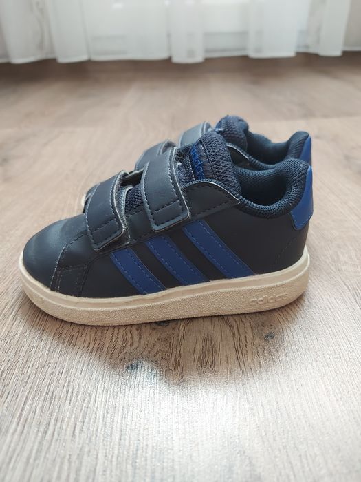 Маратонки adidas