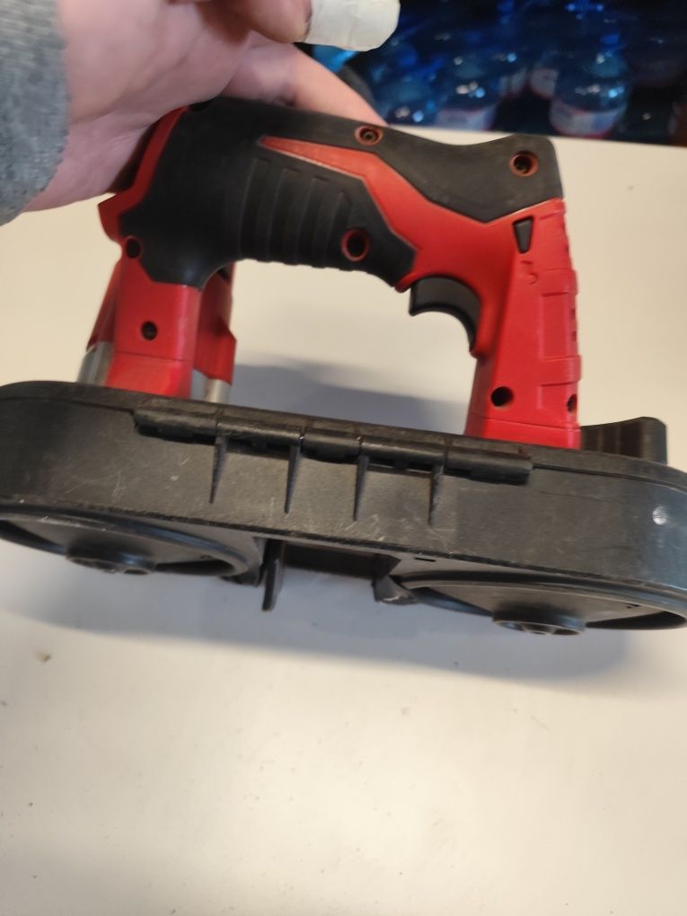 Акумулаторен лентов трион банциг Милуоки Milwaukee M12 BS