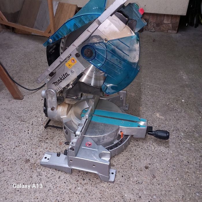 Circular makita profesional