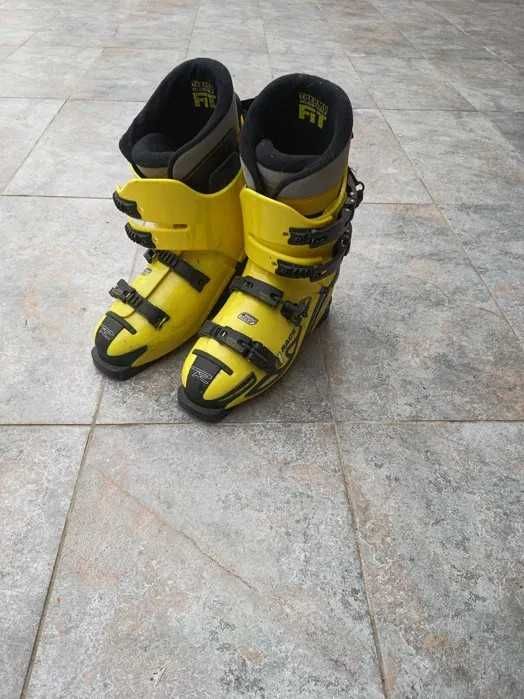 Vând încălțăminte ski