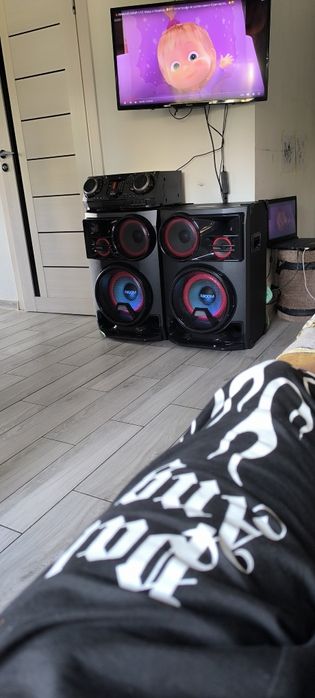 Продам музыкальный центр.