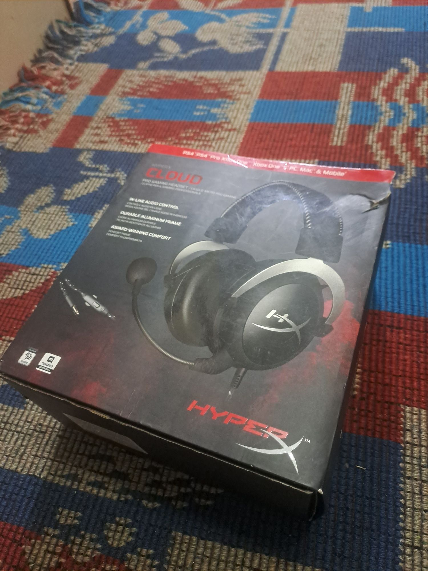 Наушники hyperX.    .