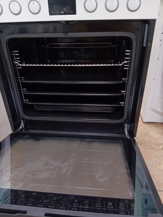 Свободно стояща печка с керамичен плот  Gram 2 години гаранция!