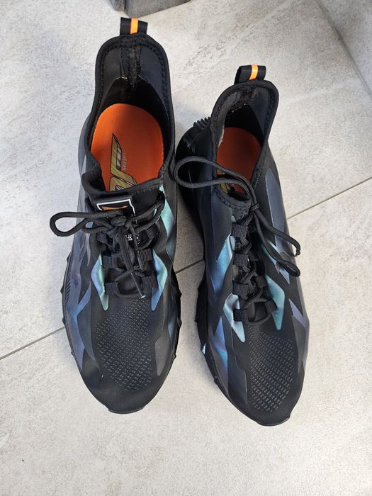 Vând adidasi Tenth Sport