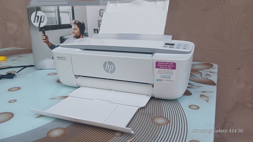 Vând imprimanta multifuncțională HP