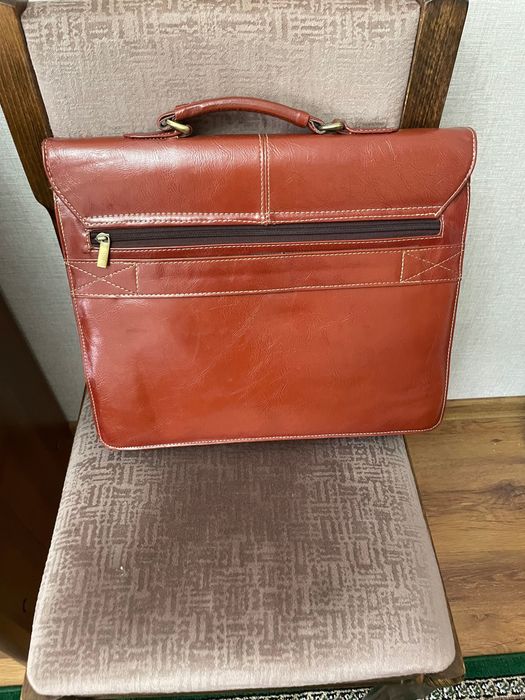Продам портфели кожаные