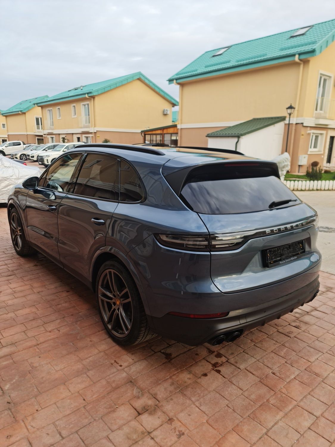 Vand sau schimb porsche cayene S 2019