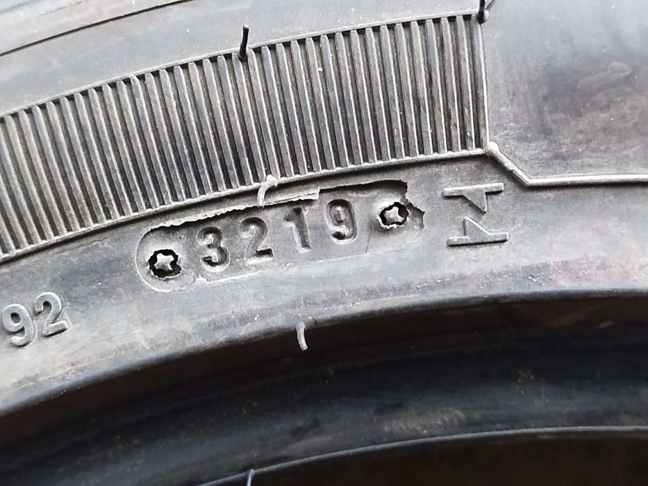 Гуми всесезонни 235/45/17