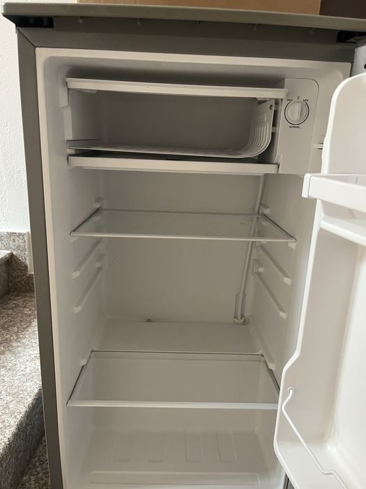 Малък Хладилник за студенти