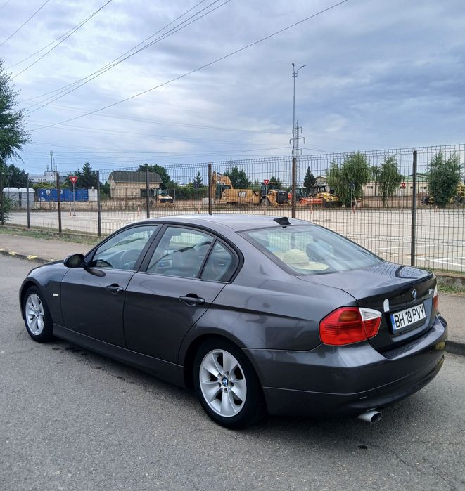 BMW 320 150 cp Sportline. Interior piele & textil. Bixenon angel eyes.