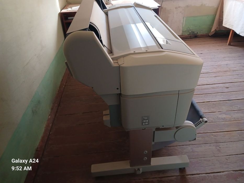 Plotter printer sotiladi