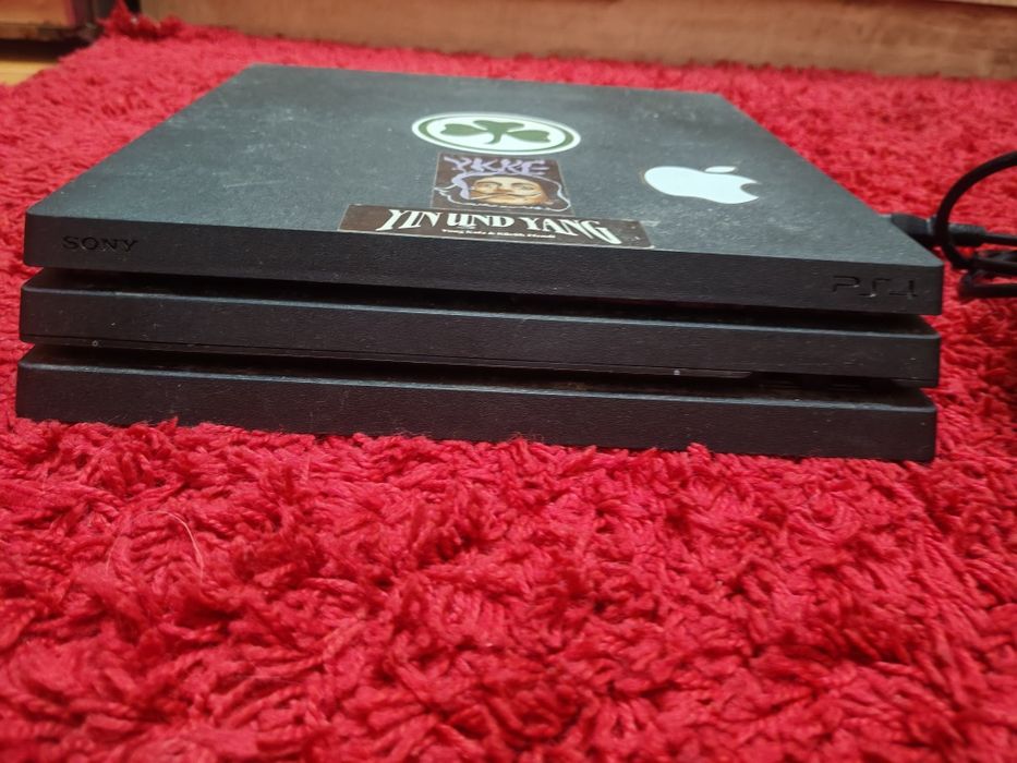 PS4 PRO + 11 jocuri