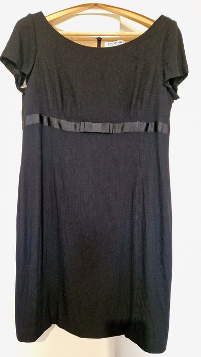 Vand rochie neagra cu lana marimea 42