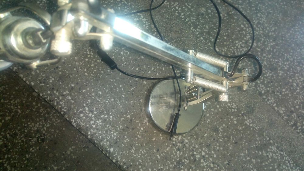 Метална масивна лампа с рамена