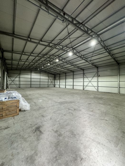 De inchiriat 670mp hala si birouri