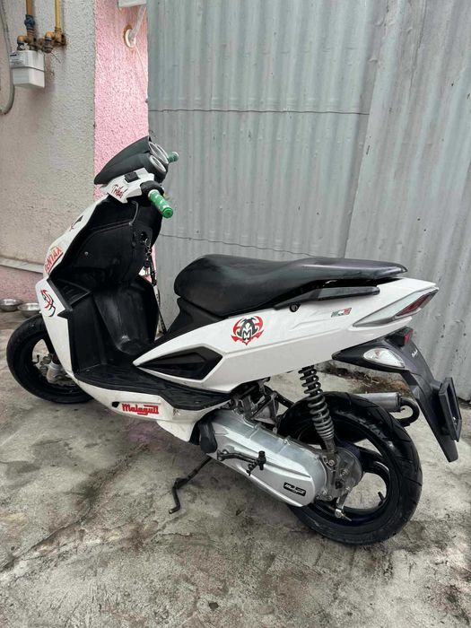 vand Malaguti F12R Phantom Tribal de PIESE nu Aerox, Piaggio, Aprilia