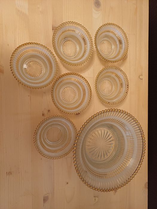 Set vintage deosebit 6 boluri mici / farfurioare si bol mare desert