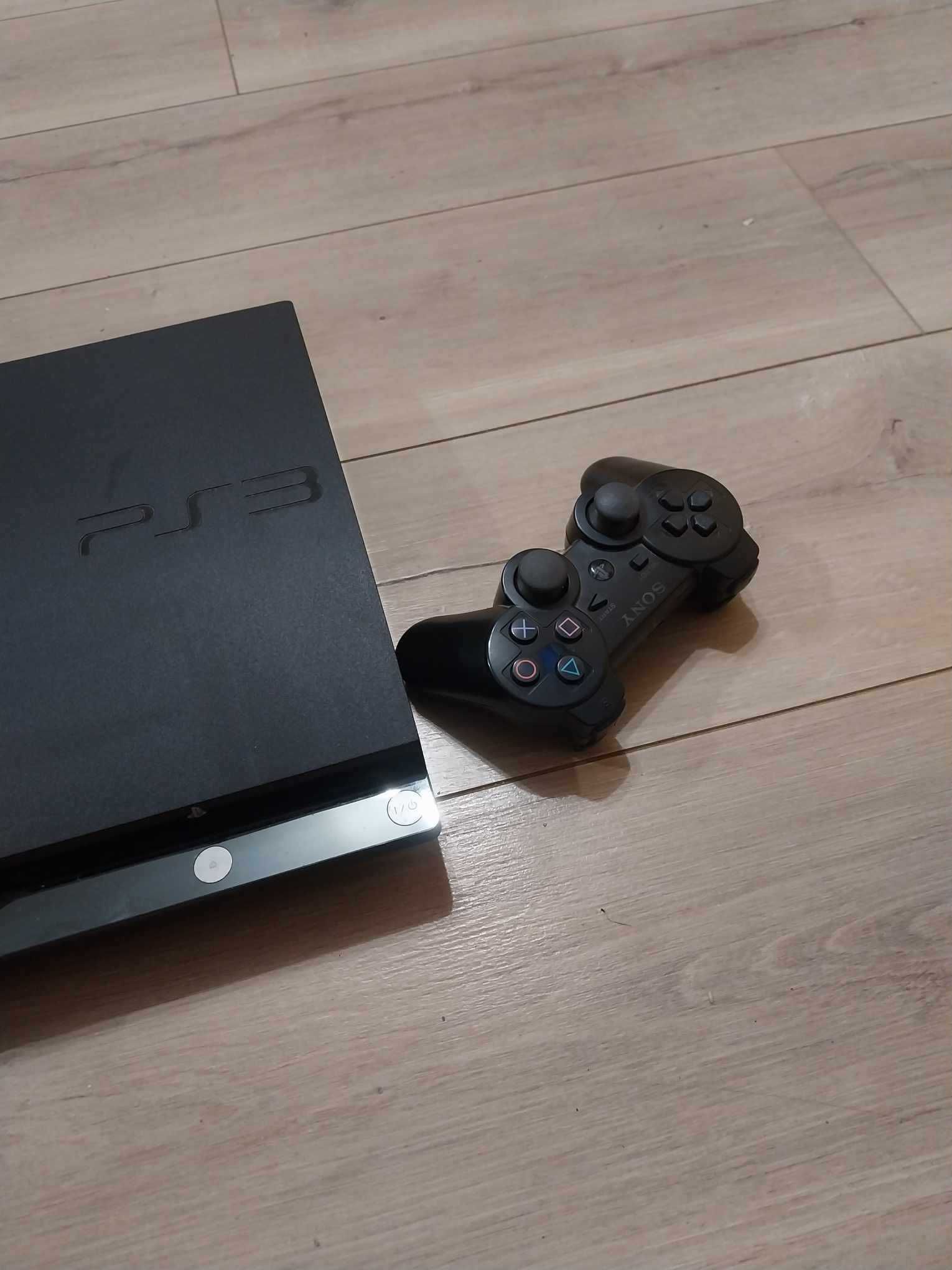 Playstation 3 в много добро състояние с 30 игри вътре в него